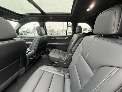 2026 GMC Acadia Elevation AWD