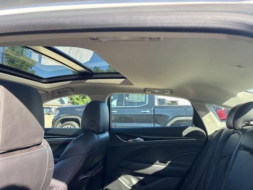 White Frost Tricoat 2019 Buick LaCrosse Essence