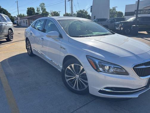 White Frost Tricoat 2019 Buick LaCrosse Essence