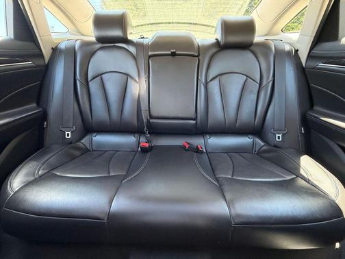 White Frost Tricoat 2019 Buick LaCrosse Essence