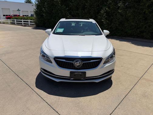 White Frost Tricoat 2019 Buick LaCrosse Essence