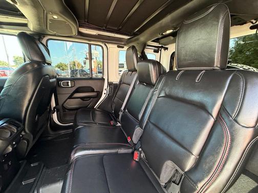 Bright White Clearcoat 2024 Jeep Wrangler Rubicon