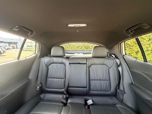 White Frost Tricoat 2026 Buick Envista Avenir FWD