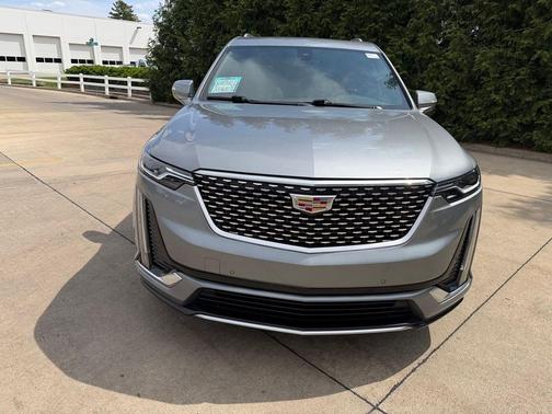 Argent Silver Metallic 2023 Cadillac XT6 Premium Luxury AWD