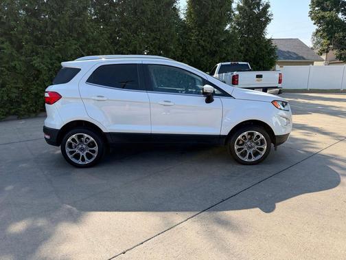 White Platinum 2018 Ford EcoSport Titanium