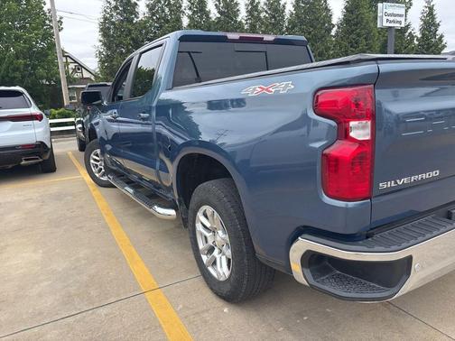 Lakeshore Blue Metallic 2024 Chevrolet Silverado 1500 LT