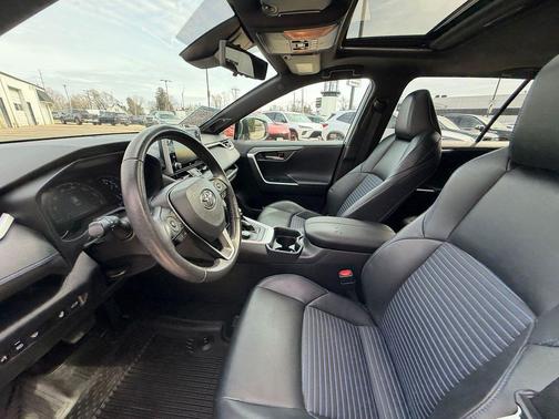 2021 Toyota RAV4 Hybrid SE