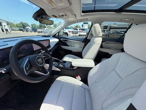 Iridescent White Tricoat 2026 Buick Envision Avenir AWD