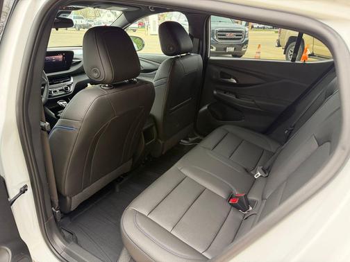 Summit White 2026 Buick Envista Sport Touring FWD