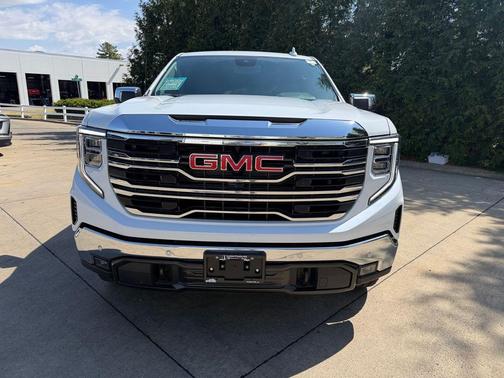 Glacier White Tricoat 2026 GMC Sierra 1500 SLT