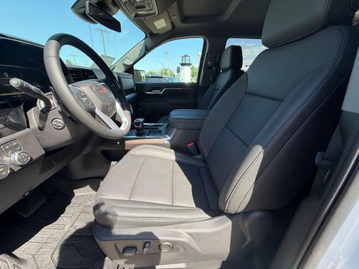 Glacier White Tricoat 2026 GMC Sierra 1500 SLT