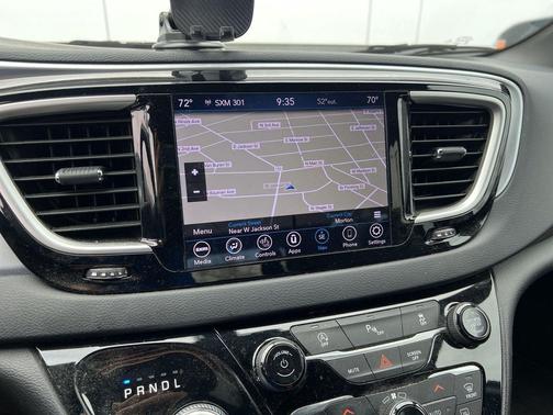 Brilliant Black Crystal Pearlcoat 2020 Chrysler Pacifica Touring-L Plus