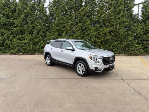 Quicksilver Metallic 2022 GMC Terrain SLE