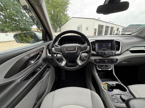 Quicksilver Metallic 2022 GMC Terrain SLE