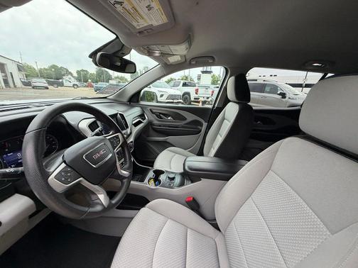 Quicksilver Metallic 2022 GMC Terrain SLE