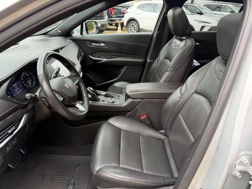 Radiant Silver Metallic 2021 Cadillac XT4 Sport