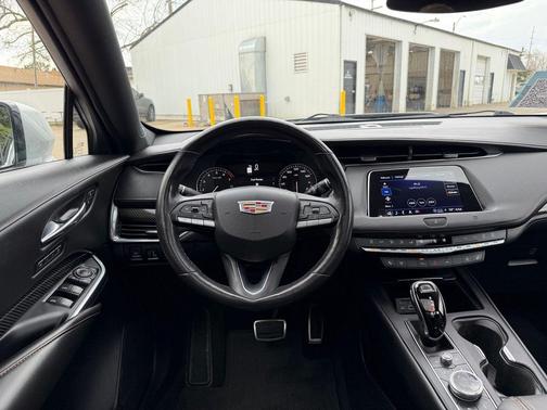 Radiant Silver Metallic 2021 Cadillac XT4 Sport