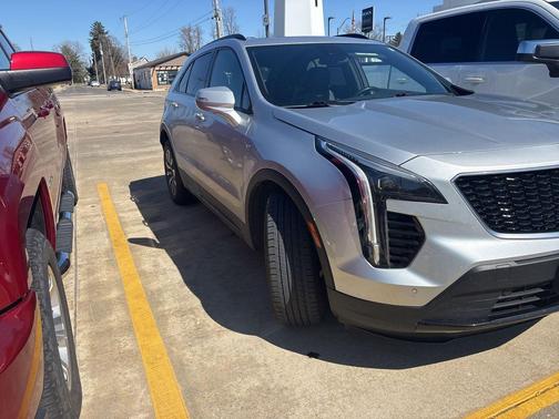 Radiant Silver Metallic 2021 Cadillac XT4 Sport