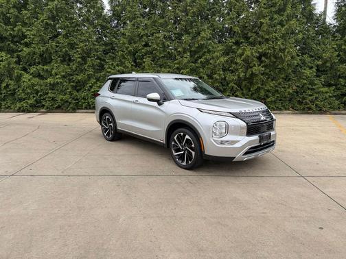 Alloy Silver Metallic 2022 Mitsubishi Outlander SE