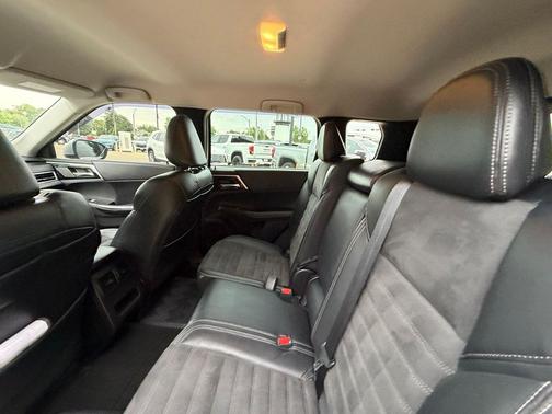 Alloy Silver Metallic 2022 Mitsubishi Outlander SE