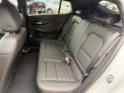 Summit White 2026 Buick Envista Sport Touring FWD