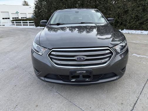 2018 Ford Taurus SE