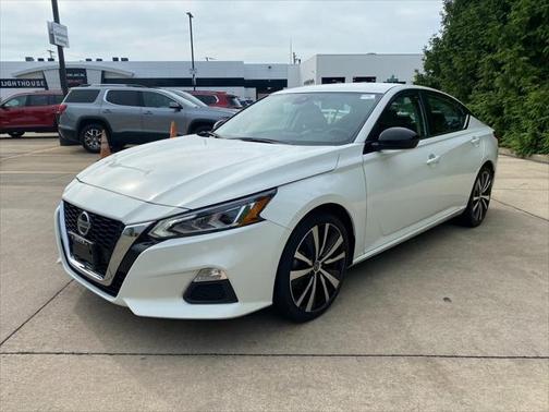 2022 Nissan Altima SR FWD
