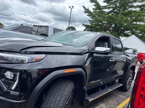 Onyx Black 2025 GMC Canyon Denali