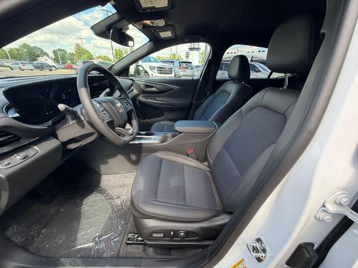 Summit White 2026 Buick Envista Preferred FWD