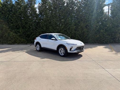 Summit White 2026 Buick Envista Preferred FWD