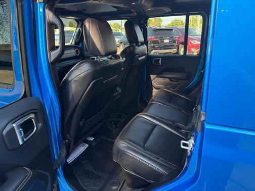 Hydro Blue Pearlcoat 2025 Jeep Gladiator High Tide