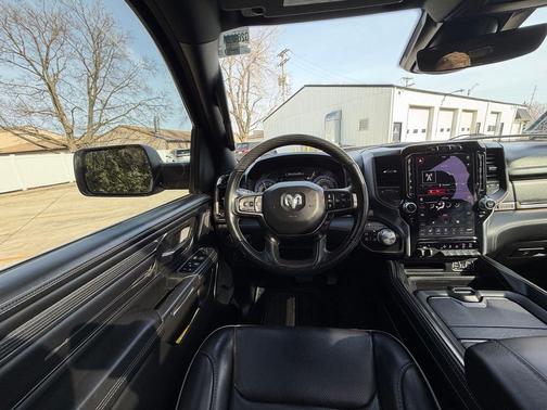 Ivory White Tri-Coat Pearlcoat 2021 RAM 1500 Limited