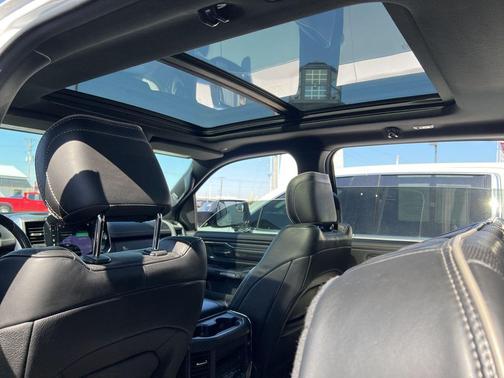 Ivory White Tri-Coat Pearlcoat 2021 RAM 1500 Limited