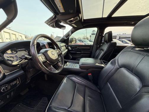 Ivory White Tri-Coat Pearlcoat 2021 RAM 1500 Limited