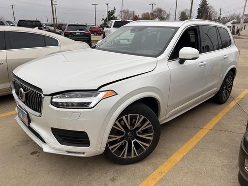 2021 Volvo XC90 T6 Momentum