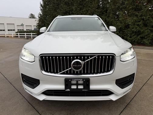 2021 Volvo XC90 T6 Momentum