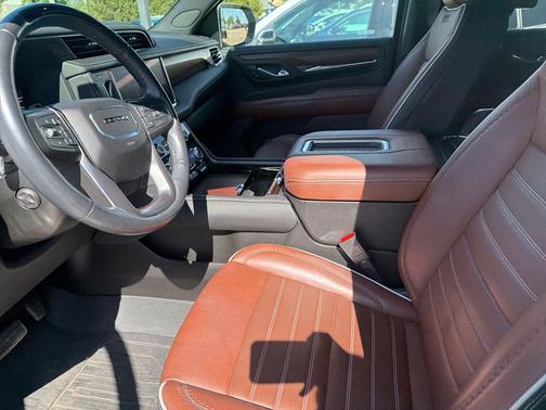 White Frost Tricoat 2023 GMC Yukon Denali Ultimate