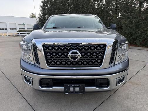 2017 Nissan Titan SV