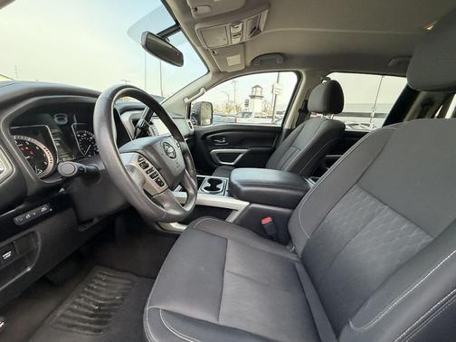 2017 Nissan Titan SV