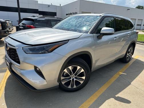 2022 Toyota Highlander Hybrid XLE
