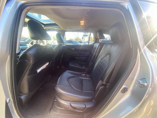 2022 Toyota Highlander Hybrid XLE