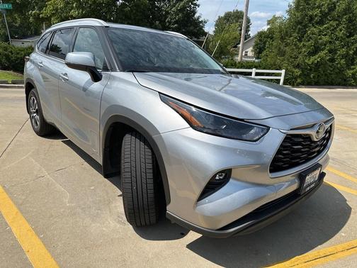 2022 Toyota Highlander Hybrid XLE