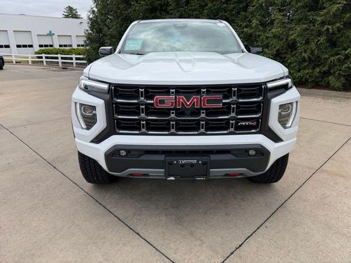 Summit White 2025 GMC Canyon AT4