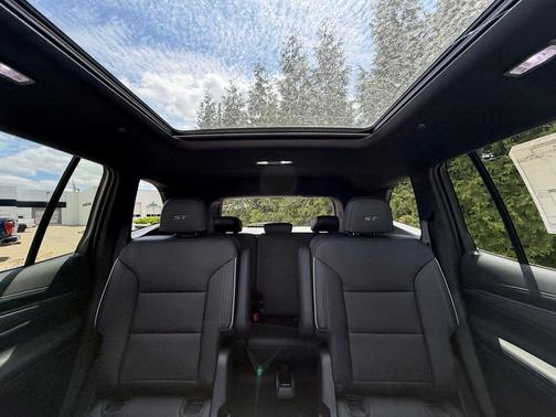 Iridescent White Tricoat 2026 Buick Enclave Sport Touring