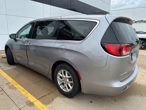 2017 Chrysler Pacifica LX