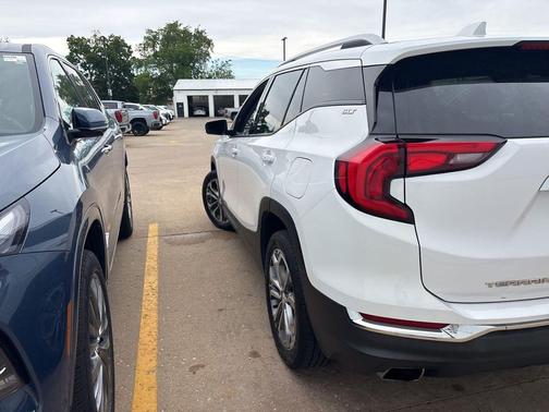Summit White 2019 GMC Terrain SLT