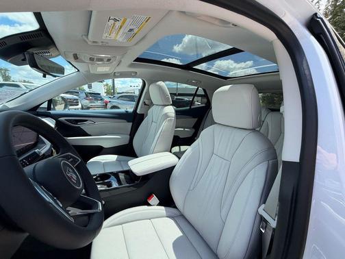 Iridescent White Tricoat 2026 Buick Envision Avenir AWD
