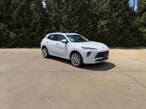 Iridescent White Tricoat 2026 Buick Envision Avenir AWD