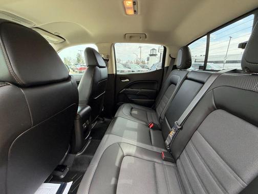 Desert Sand Metallic 2021 GMC Canyon AT4