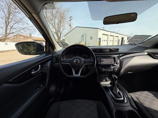 2017 Nissan Rogue Sport SV